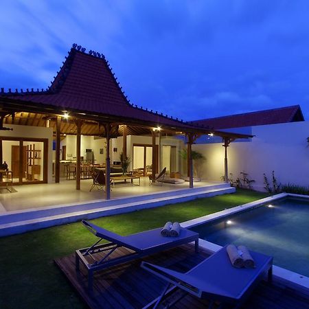 Villa Manik Canggu Rum bild